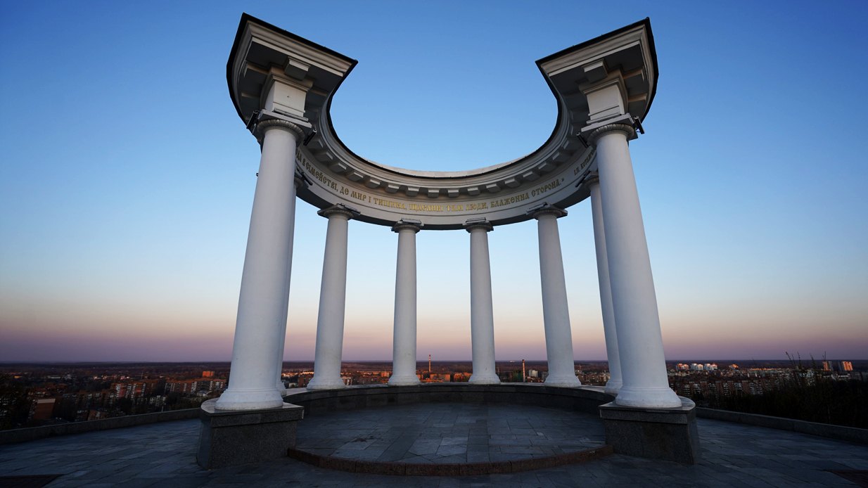 Белая беседка