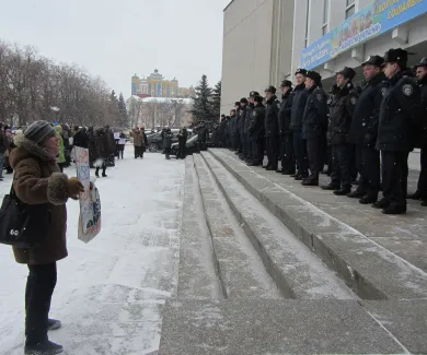 У Полтаві хвилиною мовчання вшанували загиблих на Євромайдані — фото 3