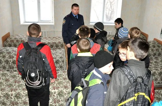 Полтавські школярі відвідали міліцейський розподільник (Фоторепортаж) — фото 2