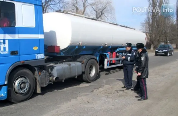 Працівники Державтоінспекції разом з журналістами перевіряли стан автодоріг в регіоні (Фото) — фото 1