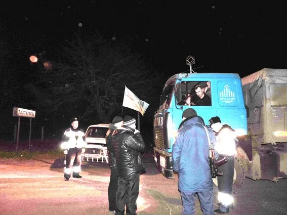 Члени громадських організацій разом з інспекторами ДАІ патрулюють дороги регіону (Фоторепортаж) — фото 1
