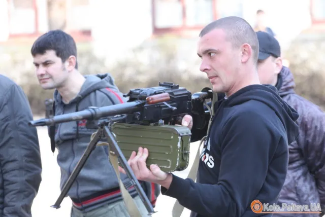 Призовники та добровольці армії, навчали як поводитись зі зброєю (Фоторепортаж) — фото 5