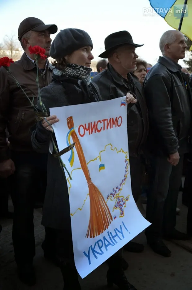 У Полтаві провели флеш-моб «Полтава - з Кримом, а Крим - це Україна!» (Фоторепортаж) — фото 5