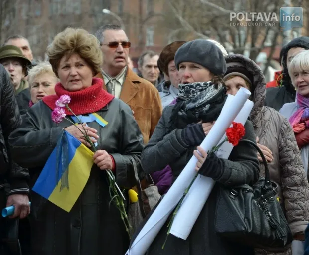 У Полтаві провели флеш-моб «Полтава - з Кримом, а Крим - це Україна!» (Фоторепортаж) — фото 8