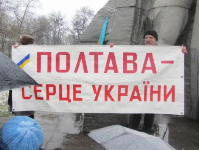 Більше тисячі полтавців зібралися сьогодні на Меморіалі Солдатської слави, більше відомому, як «Вічний вогонь» (Фоторепортаж) + (Відео) — фото 2