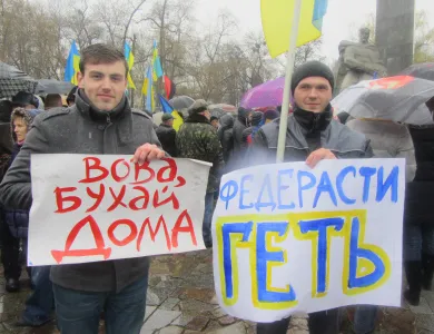 Більше тисячі полтавців зібралися сьогодні на Меморіалі Солдатської слави, більше відомому, як «Вічний вогонь» (Фоторепортаж) + (Відео) — фото 6