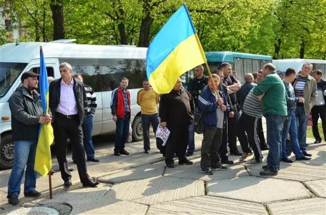 Перевізники пікетували Полтавську ОДА, вимагаючи підвищення тарифів (Фоторепортаж) + (Відео) — фото 3