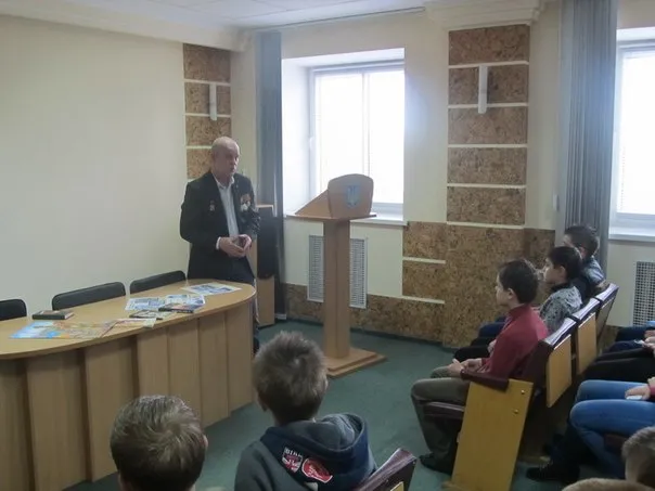Для Полтавських школярів, провели урок-екскурсію «І полум’я серця хай повік не згаса» (Фото) — фото 2