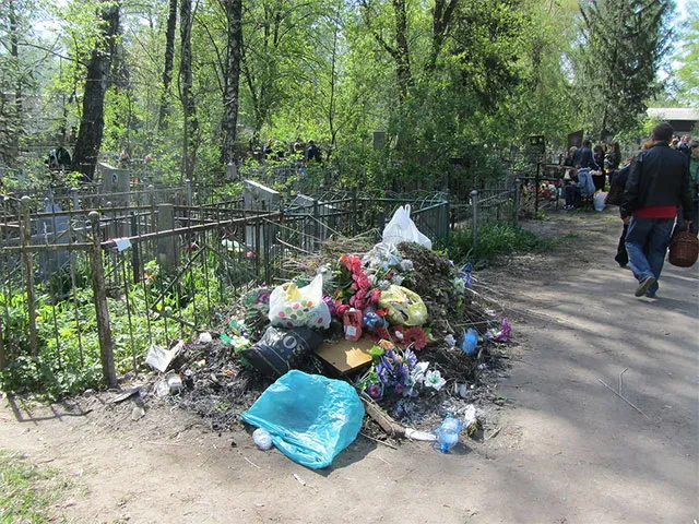 Полтавці пом’янути своїх померлих родичів (Фоторепортаж) — фото 7