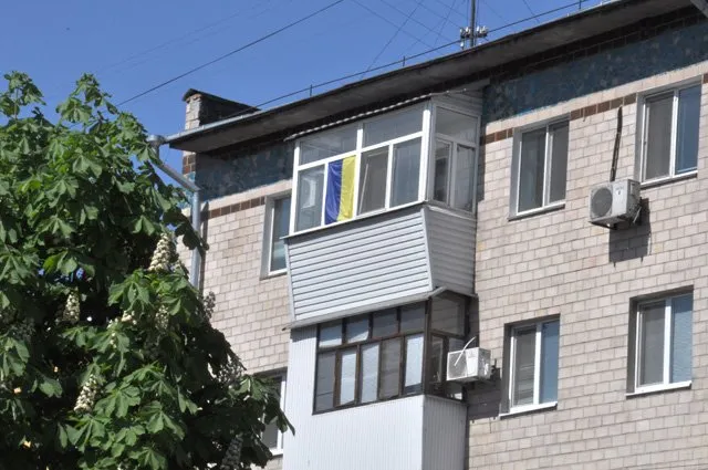 У Полтаві масово вивішують прапор України (Фоторепортаж) — фото 2