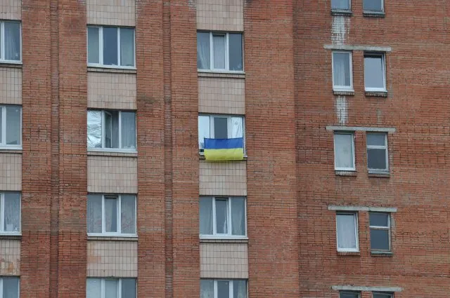 У Полтаві масово вивішують прапор України (Фоторепортаж) — фото 9