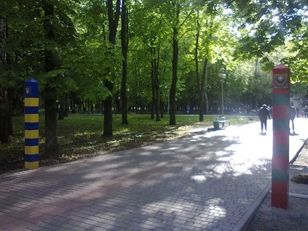 У Парку воїнів-інтернаціоналістів з’явилися два прикордонні стовпи (Фото) — фото 1