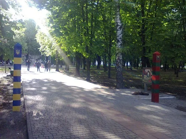 У Парку воїнів-інтернаціоналістів з’явилися два прикордонні стовпи (Фото) — фото 2