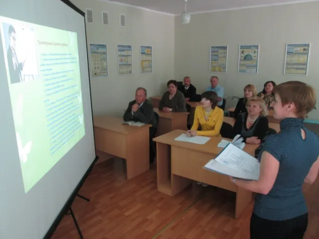 Полтавщина: вчителі загальноосвітньої школи Кременчуцької виховної колонії взяли участь в засіданні «круглого столу» — фото 1