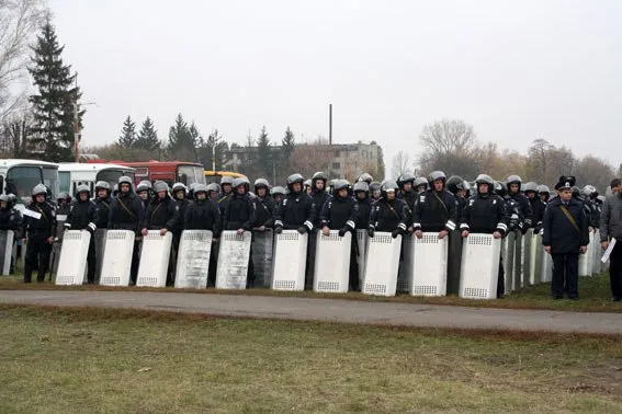 Міліція проводить навчальні заходи, щодо ліквідації масових заворушень (Фото) — фото 3