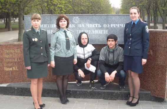 Працівники та підоблікові кримінально-виконавчої інспекції Полтавської області відзначили День перемоги — фото 1