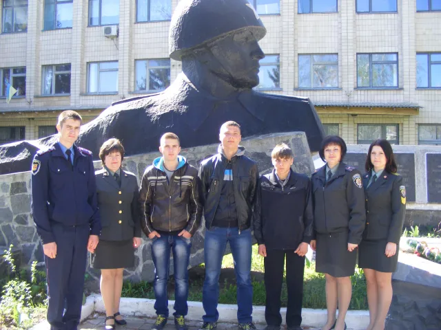 Працівники та підоблікові кримінально-виконавчої інспекції Полтавської області відзначили День перемоги — фото 2