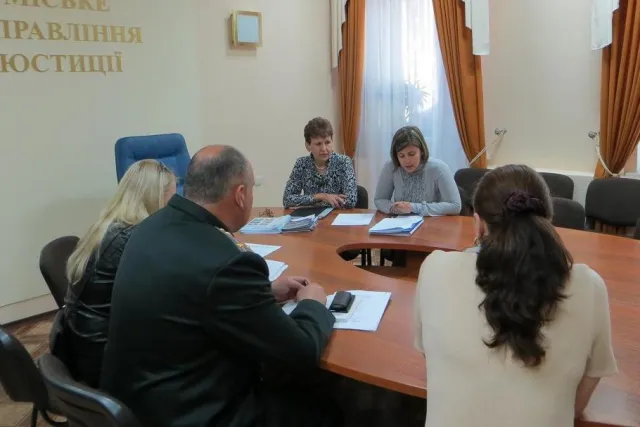 Обговорено результати перевірки правової роботи та освіти Кременчуцької виправної колонії (№69), що на Полтавщині — фото 1