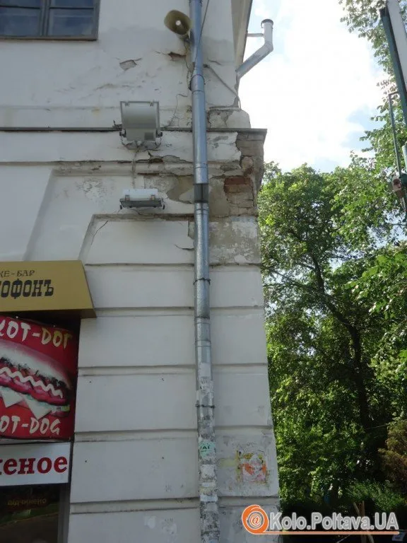 Полтавці вимагають відремонтувати фасад кінотеатру (Фоторепортаж) — фото 4