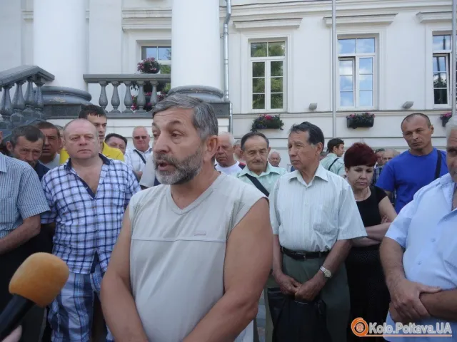 Власники відстоювали своє правно на подальше володіння гаражами, якими користуються вже понад 30 років (Фото) — фото 1