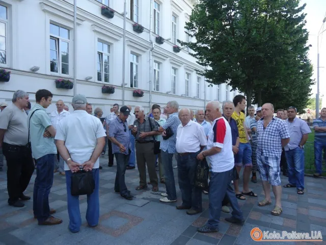 Власники відстоювали своє правно на подальше володіння гаражами, якими користуються вже понад 30 років (Фото) — фото 2