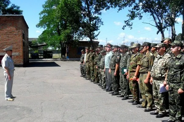 У полтавській колонії виявили мобілки та брагу (Фото) — фото 1