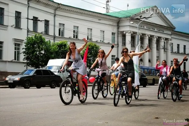 У Полтаві пройшов Велопарад дівчат під назвою «Сукня в горошок» (Фоторепортаж) — фото 9