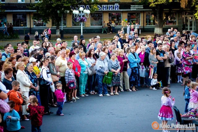 Оркестровий сезон закінчився фінальним концертом перед театром Гоголя (Фоторепортаж) — фото 1