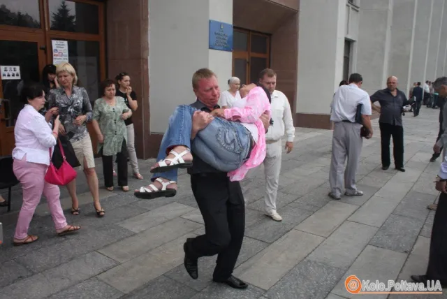 У Полтаві матері та дружини військових вимагали у влади забезпечити солдатів амуніцією (Фоторепортаж) — фото 5