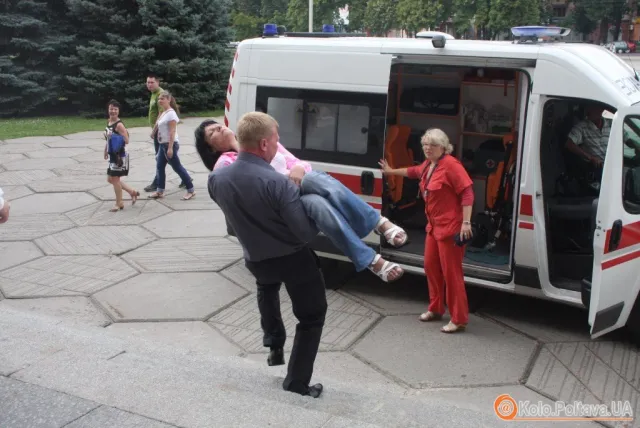 У Полтаві матері та дружини військових вимагали у влади забезпечити солдатів амуніцією (Фоторепортаж) — фото 6