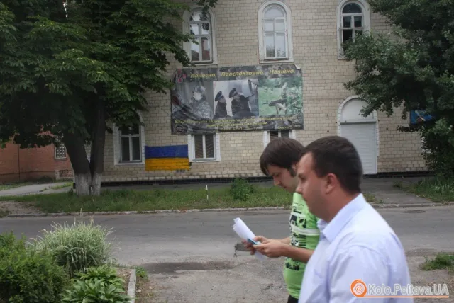 У Полтаві матері та дружини військових вимагали у влади забезпечити солдатів амуніцією (Фоторепортаж) — фото 8