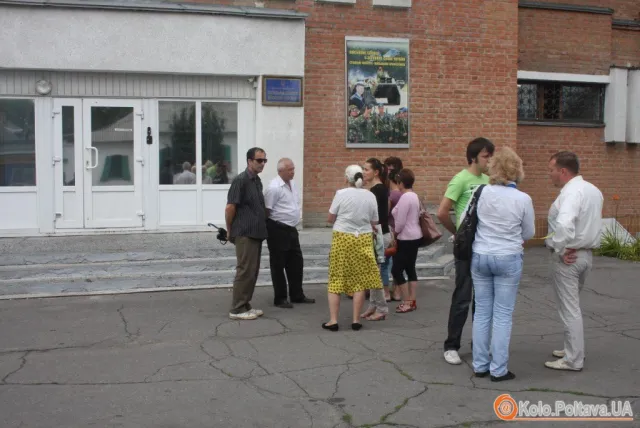 У Полтаві матері та дружини військових вимагали у влади забезпечити солдатів амуніцією (Фоторепортаж) — фото 9