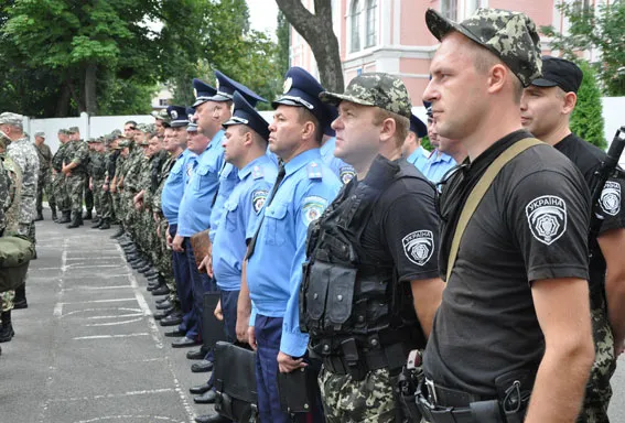 Понад 100 полтавських правоохоронців вирушили в зону АТО на виконання своїх службових обовязків (Фото) — фото 5