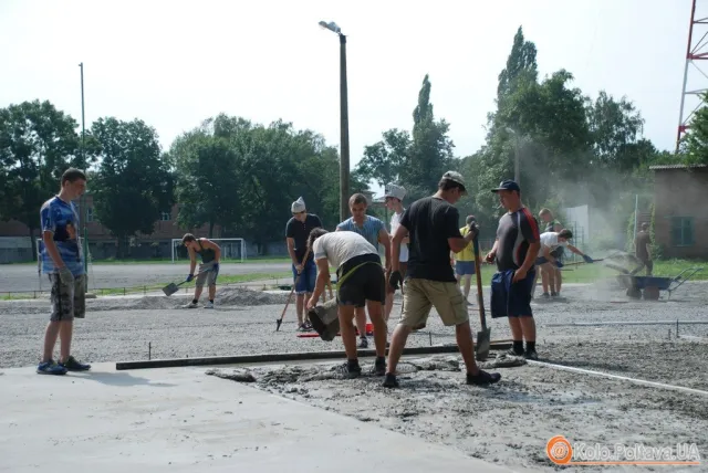 У Полтаві будують спортивний майданчик (Фоторепортаж) — фото 3