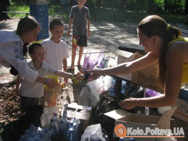 Полтавці збирали допомогу для військових у зоні АТО (Фоторепортаж) — фото 3