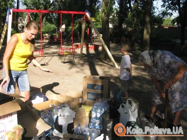 Полтавці збирали допомогу для військових у зоні АТО (Фоторепортаж) — фото 4