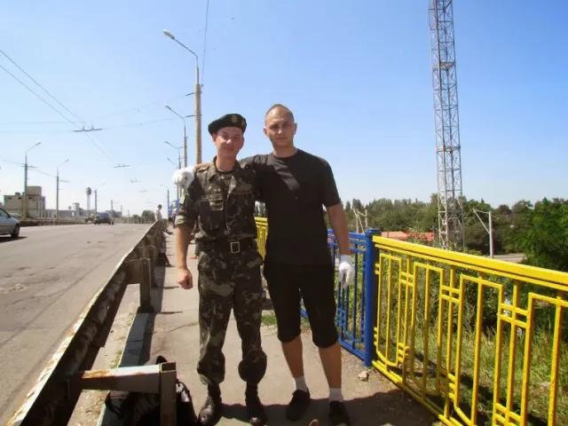 У Полтаві розфарбували міст у національні кольори (Фоторепортаж) + (Відео) — фото 4