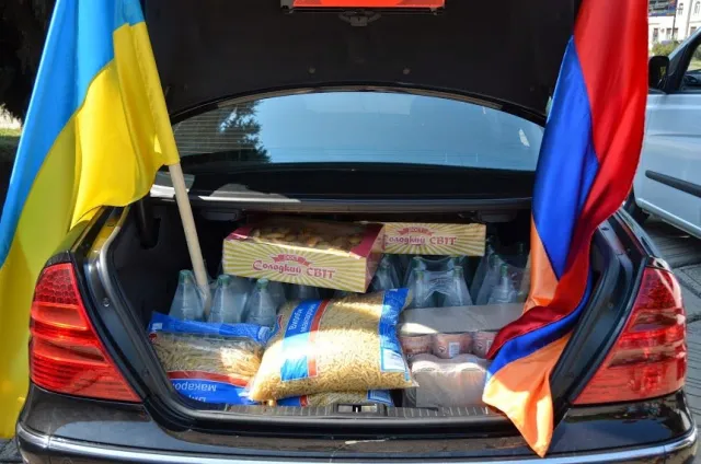 Вірменська громада Полтавщини відправила допомогу бійцям АТО (Фото) — фото 1