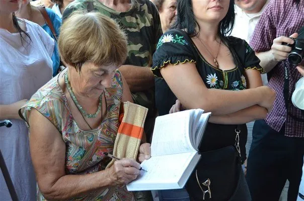 Більше сотні людей зібралося сьогодні на мітинг під прокуратурою Полтавської області (Фоторепортаж) + (Відео) — фото 6