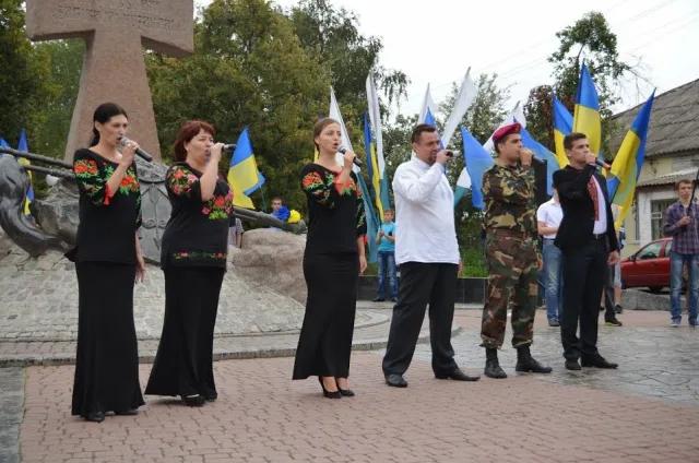 В Полтаві відбулося урочисте покладання квітів до пам’ятника Т. Г. Шевченку (Фоторепортаж) + (Відео) — фото 8