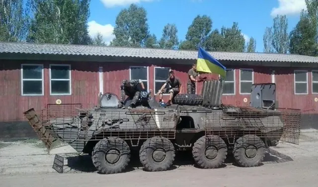 Перші полтавські протикумулятивні екрани встановили на БТР в зоні АТО (Фото) — фото 1