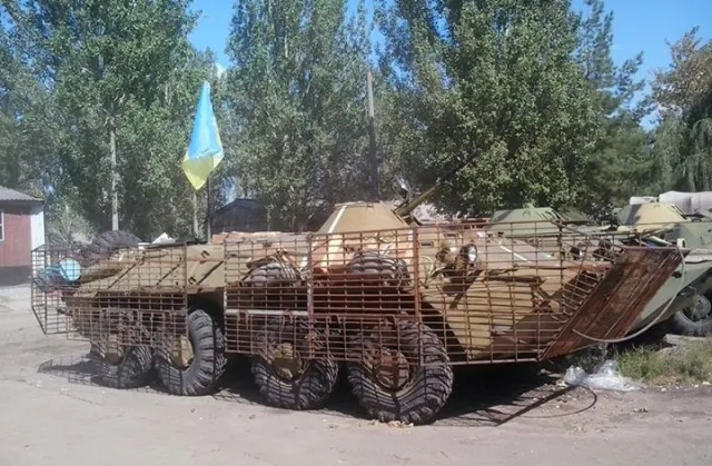 Перші полтавські протикумулятивні екрани встановили на БТР в зоні АТО (Фото) — фото 2