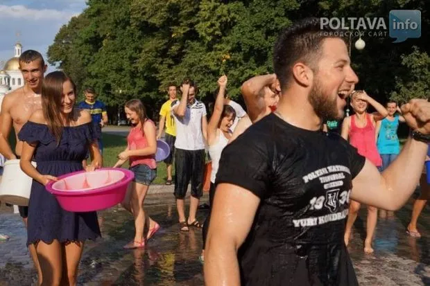 Студенти ПолтНТУ облити себе відром крижаної води (Фото) — фото 1