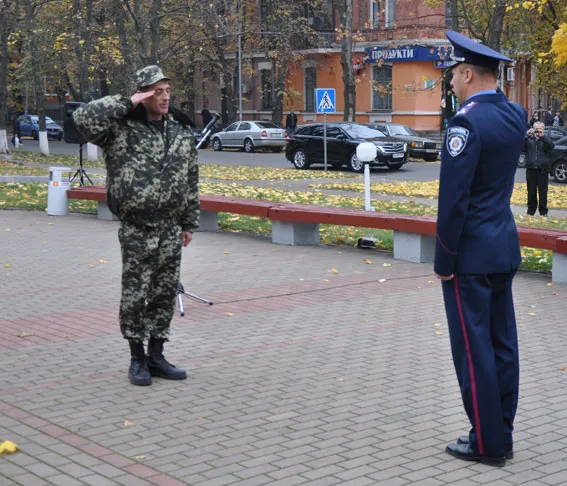 В Полтаві зустріли міліціонерів, які повернулися із зони АТО (Фото) — фото 1