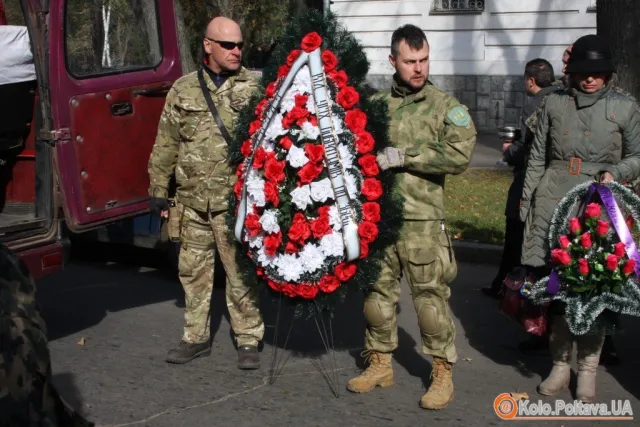 У Полтаві сьогодні прощалися з Валерієм Боняківським, який загинув у зоні АТО (Фоторепортаж) — фото 8