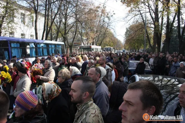 У Полтаві сьогодні прощалися з Валерієм Боняківським, який загинув у зоні АТО (Фоторепортаж) — фото 9