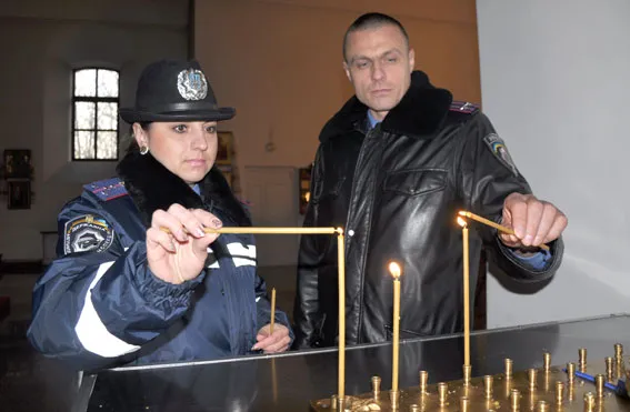 Працівники ДАІ вшанували пам'ять загиблих в ДТП (Фоторепортаж) — фото 3