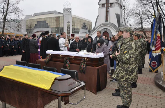 Полтавщина вшанувала загиблих героїв (Фоторепортаж) — фото 3