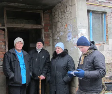 Мешканці гуртожитку декілька років живуть у жахливих умовах (Фото) — фото 1
