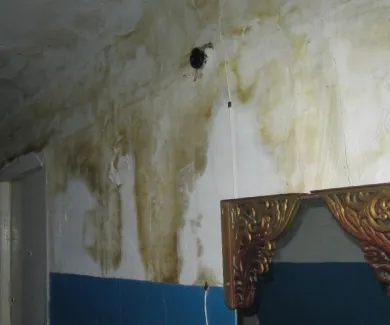Мешканці гуртожитку декілька років живуть у жахливих умовах (Фото) — фото 5